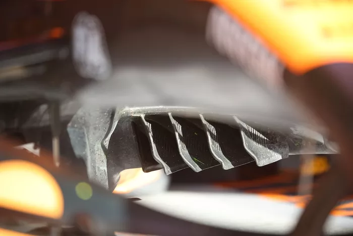 ماكلارين MCL40، التفاصيل الفنية