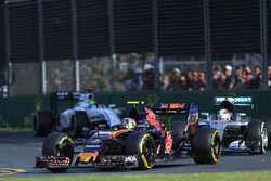 Карлос Сайнс мл., Scuderia Toro Rosso STR11