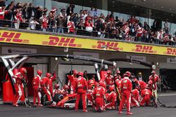 Kimi Raikkonen, Ferrari SF16-H s'arrête aux stands