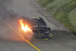 Crash: Tony Stewart, Stewart-Haas Racing, Chevrolet