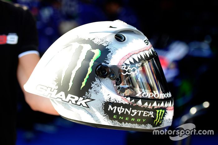 Lorenzo llevó un diseño con un tiburón en su casco para Motorland 2016