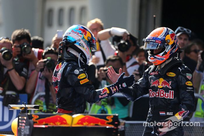 Segundo lugar Max Verstappen, Red Bull Racing y ganador de la carrera Daniel Ricciardo, Red Bull Racing