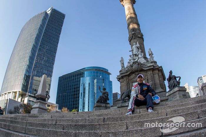 Salvador Durán, Team Aguri en el Ángel de la Independencia en la Ciudad de México