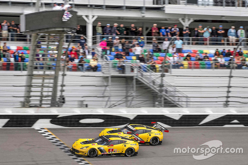 4. #4 Corvette Racing Chevrolet Corvette C7.R: Oliver Gavin, Tommy Milner, Marcel Fässler, #3 Corvette Racing Chevrolet Corvette C7.R: Antonio Garcia, Jan Magnussen, Mike Rockenfeller take the checkered flag