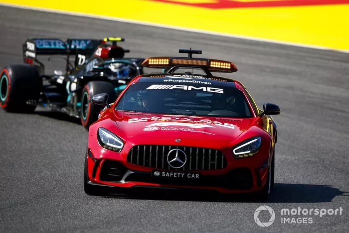 Safety Car lidera a Valtteri Bottas, Mercedes F1 W11 