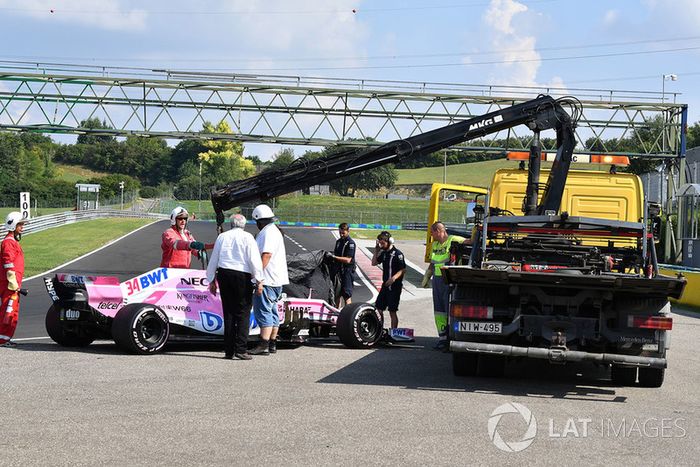 El automóvil de Nikita Mazepin, Force India VJM11 es removido