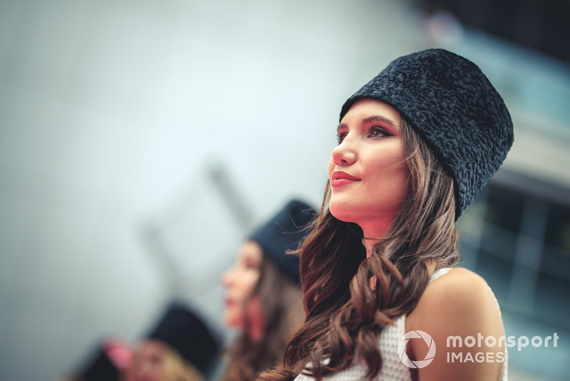 Grid girl durante la drivers parade