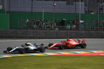 Valtteri Bottas, Mercedes-AMG F1 W09 and Kimi Raikkonen, Ferrari SF71H