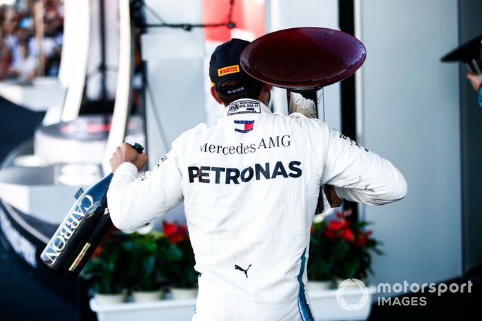 Podio: ganador de la carrera Lewis Hamilton, Mercedes AMG F1