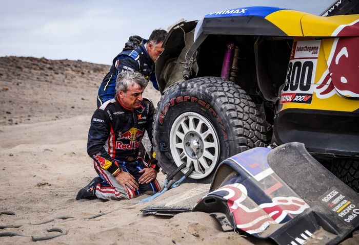 #300 X-Raid Mini JCW Team: Carlos Sainz tras su accidente