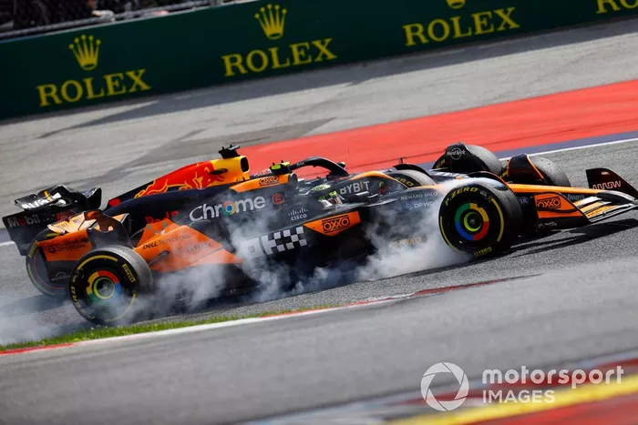 Max Verstappen, Red Bull Racing RB20, lucha con Lando Norris, McLaren MCL38