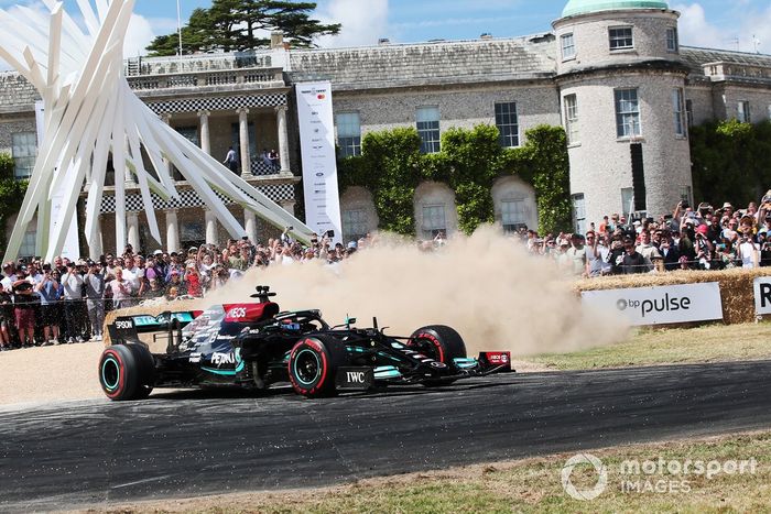 George Russell, Mercedes W10