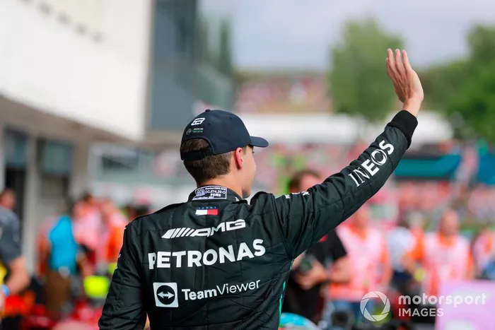 George Russell, de Mercedes-AMG, celebra tras conseguir la pole position