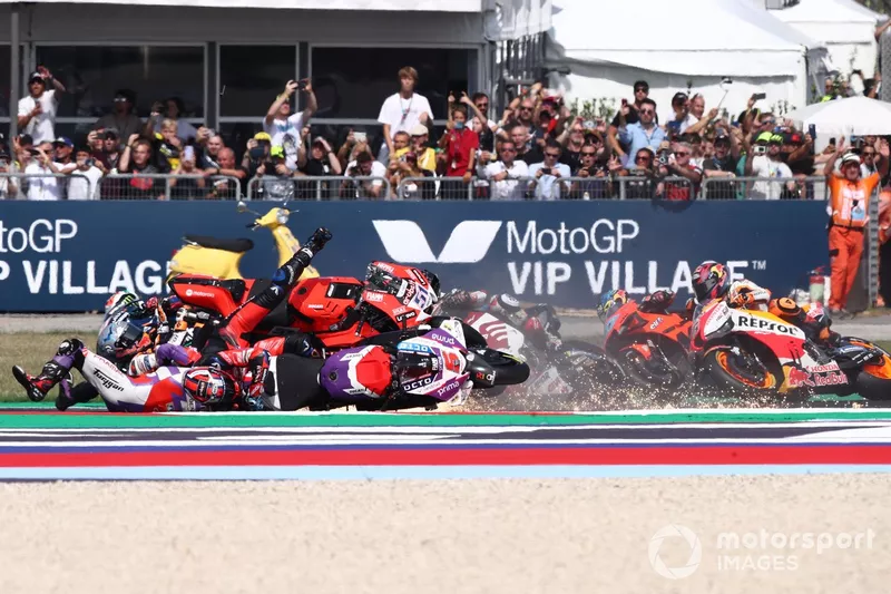 Michele Pirro, Ducati Team, Pol Espargaro, Repsol Honda Team, Johann Zarco, Pramac Racing crash