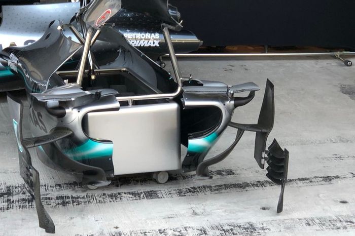 Mercedes AMG F1 W10, carrocería