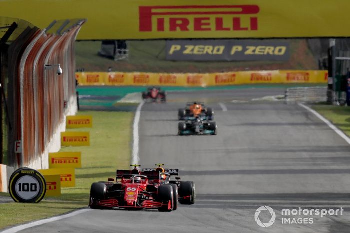 Carlos Sainz Jr, Ferrari SF21, Sergio Pérez, Red Bull Racing RB16B