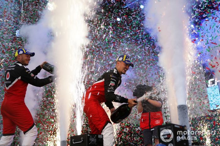 Podio: segundo lugar Andre Lotterer, Porsche, ganador Pascal Wehrlein, Porsche