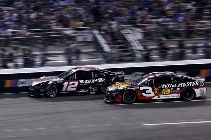 Ryan Blaney, Team Penske Ford, Austin Dillon, Richard Childress Racing Chevrolet