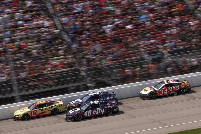 Ty Dillon, Kaulig Racing Chevrolet, Shane van Gisbergen, Trackhouse Racing Chevrolet, Todd Gilliland, Front Row Motorsports Ford