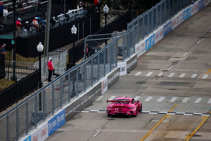 #77 AO Racing Porsche 911 GT3 R (992): Laurin Heinrich, Klaus Bachler