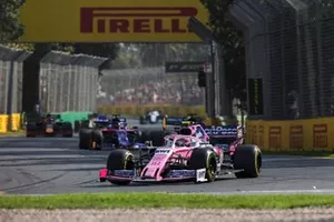 Lance Stroll, Racing Point RP19, voor Carlos Sainz Jr., McLaren MCL34, en Daniil Kvyat, Toro Rosso STR14