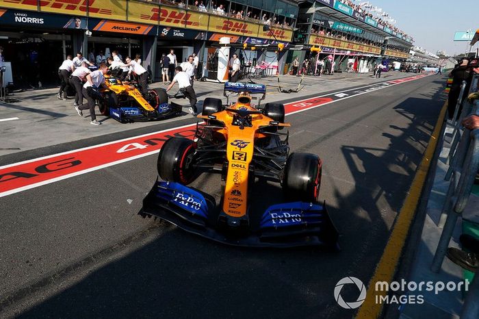 Lando Norris, McLaren MCL34, Carlos Sainz Jr., McLaren MCL34