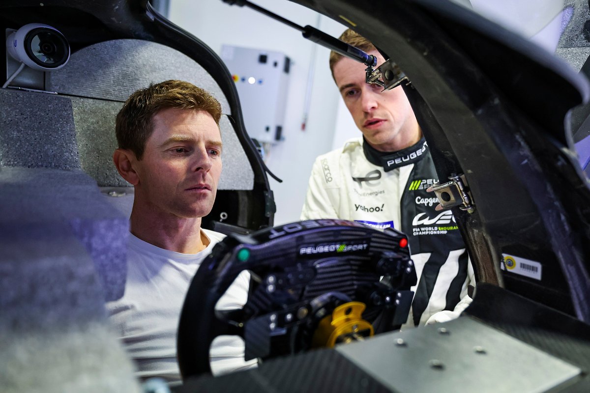 Davidson laat het echte racen graag over aan Di Resta.
