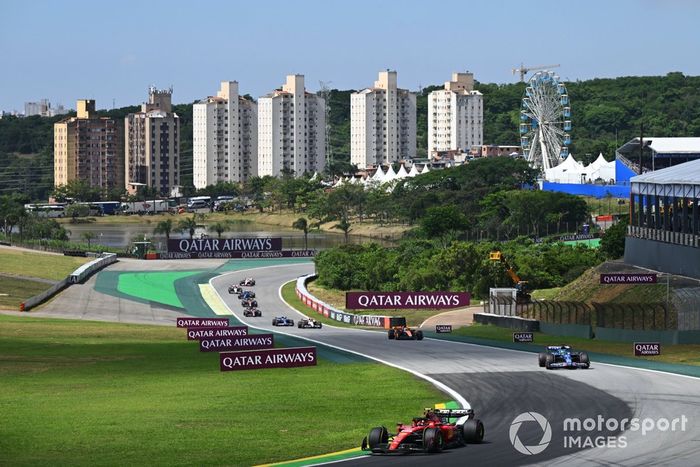 Carlos Sainz, Ferrari SF-23, Esteban Ocon, Alpine A523, Oscar Piastri, McLaren MCL60