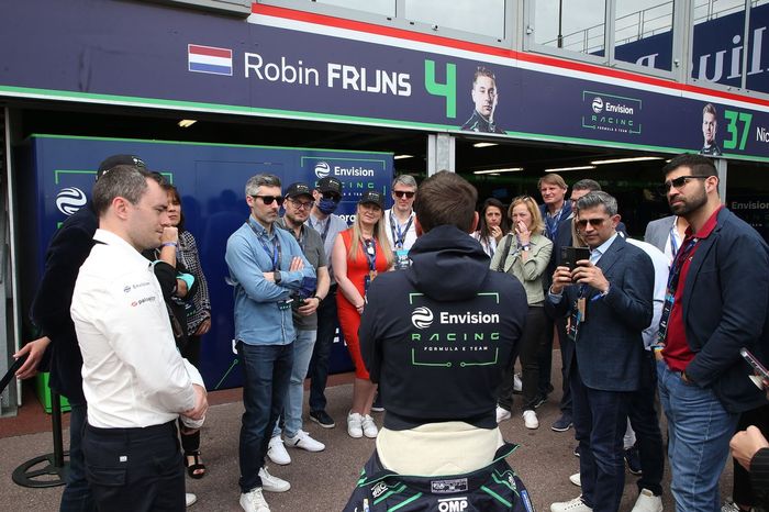 Robin Frijns, Envision Racing, Audi e-tron FE07, con invitados