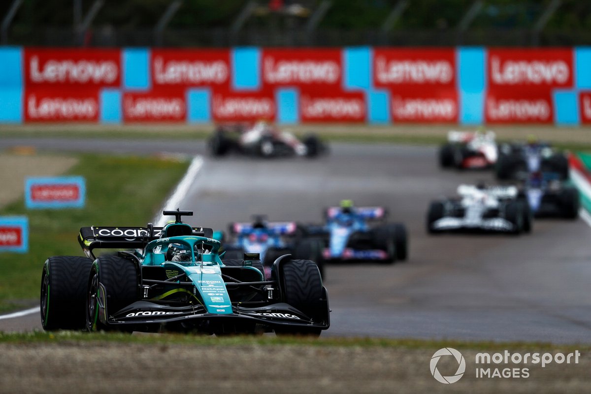 Takımlar arasında pilot takası mı olacak? 1 Formula 1 Haberleri - F1 Puan Durumu Lance Stroll, Aston Martin AMR22, Fernando Alonso, Alpine A522,and Esteban Ocon, Alpine A522