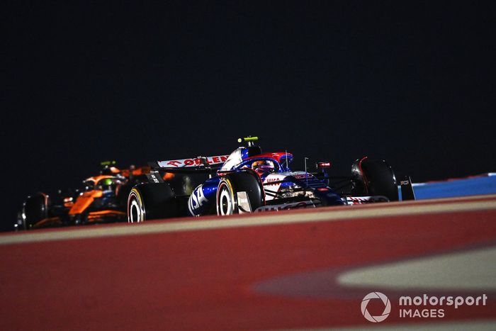 Pierre Gasly, Alpine A524, Lando Norris, McLaren MCL38