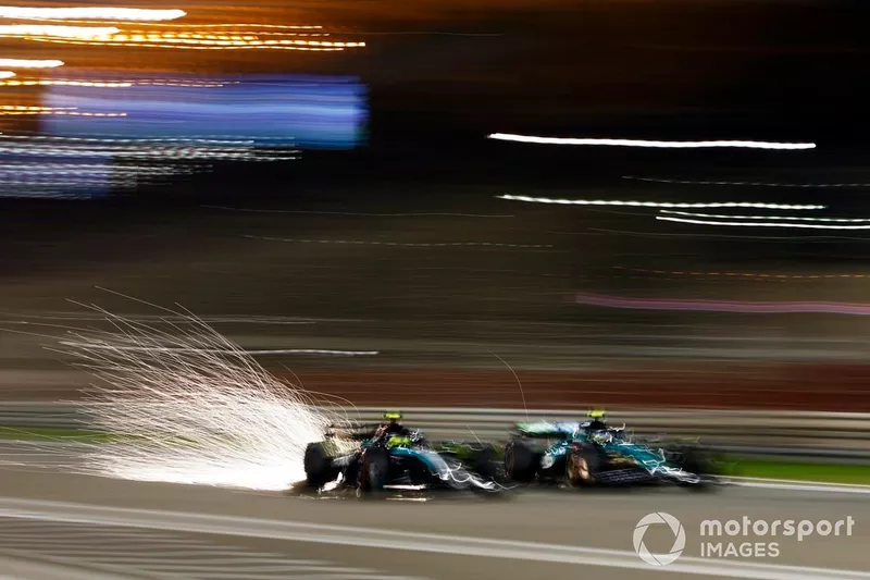 Lewis Hamilton, Mercedes F1 W15, e Fernando Alonso, Aston Martin AMR24