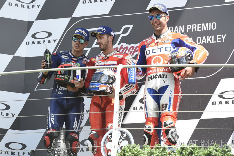 Подіум: друге місце Маверік Віньялес, Yamaha Factory Racing, переможець гонки Андреа Довіціозо, Ducati Team, третє місце Даніло Петруччі, Pramac Racing