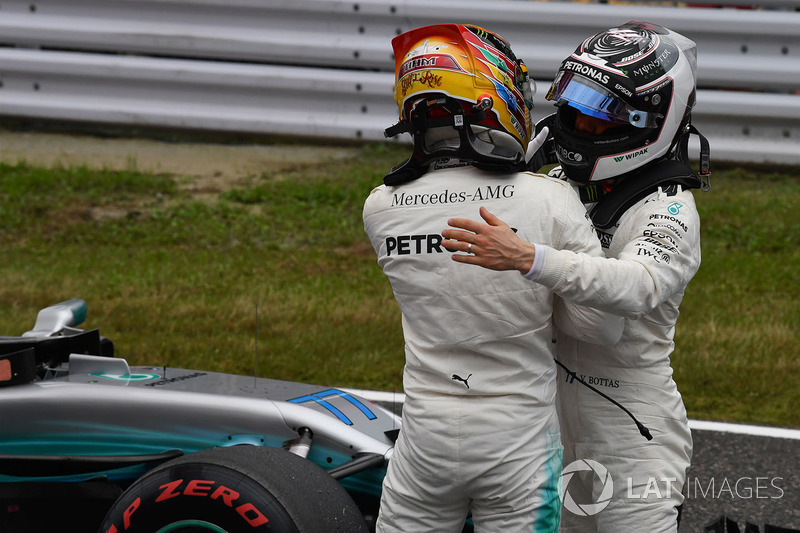 Pole sitter Lewis Hamilton, Mercedes AMG F1 and Valtteri Bottas, Mercedes AMG F1 celebrate in parc ferme