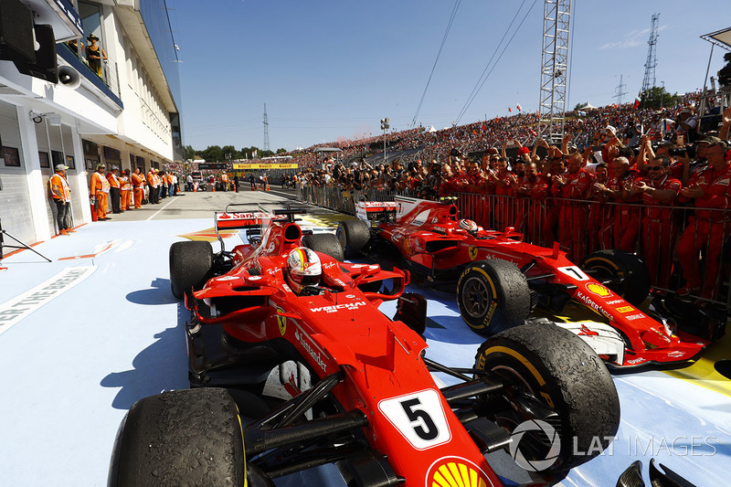 Sebastian Vettel, Ferrari SF70H, Kimi Raikkonen, Ferrari SF70H, si fermano nel parco chiuso dopo la doppietta