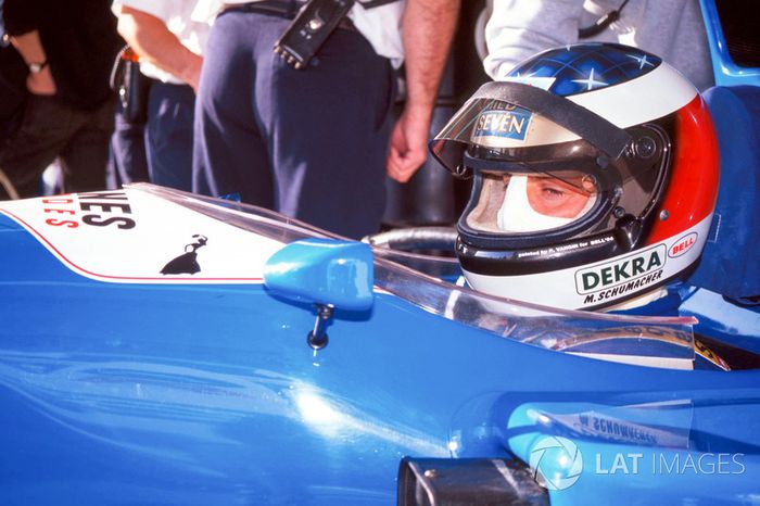Michael Schumacher prueba el Ligier JS39B Renault para evaluar el motor Renault V10 (1994)