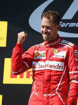 Podio: ganador de la carrera Sebastian Vettel, Ferrari