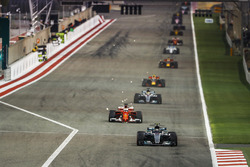 Valtteri Bottas, Mercedes F1 W08, Sebastian Vettel, Ferrari SF70H, Lewis Hamilton, Mercedes F1 W08,M