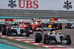 Льюїс Хемілтон, Mercedes AMG F1 W07 Hybrid випереджає Ніко Росберга, Mercedes AMG F1 W07 Hybrid