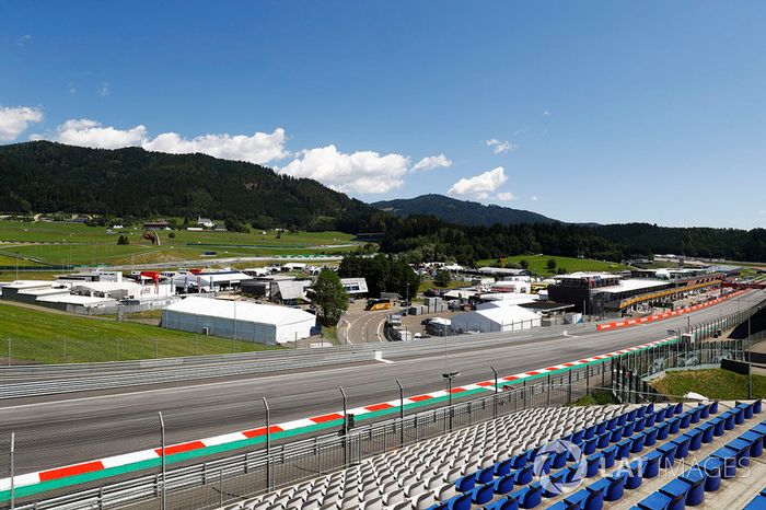 Una vista panorámica de la primera curva