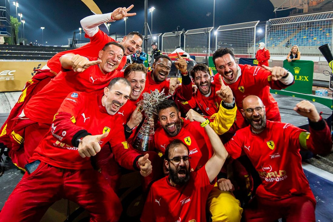 Świętowanie członków zespołu Ferrari AF Corse