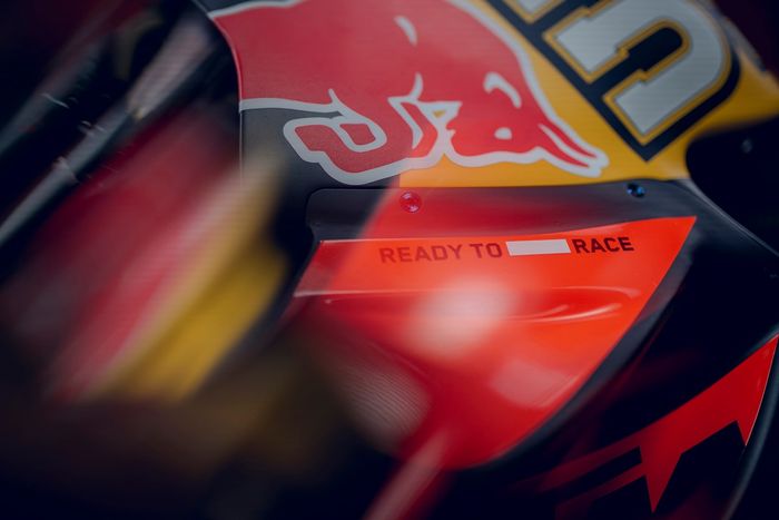 レッドブルKTMファクトリーレーシングのカラーリング