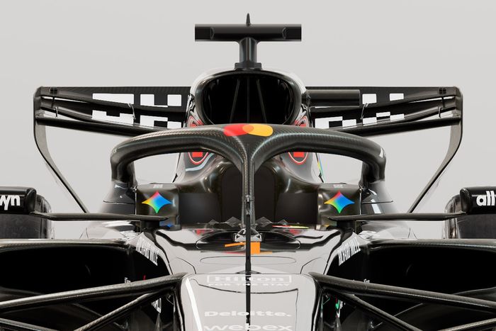 طلاء سيارة McLaren MCL40 في اختبار برشلونة 