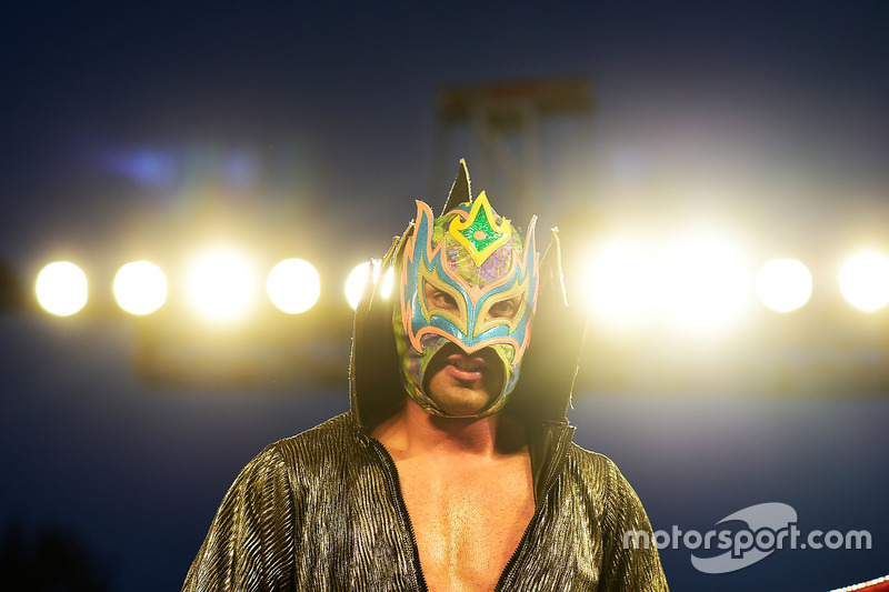 Lucha Libre en el paddock