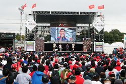 Takuma Sato, escenario con los fans