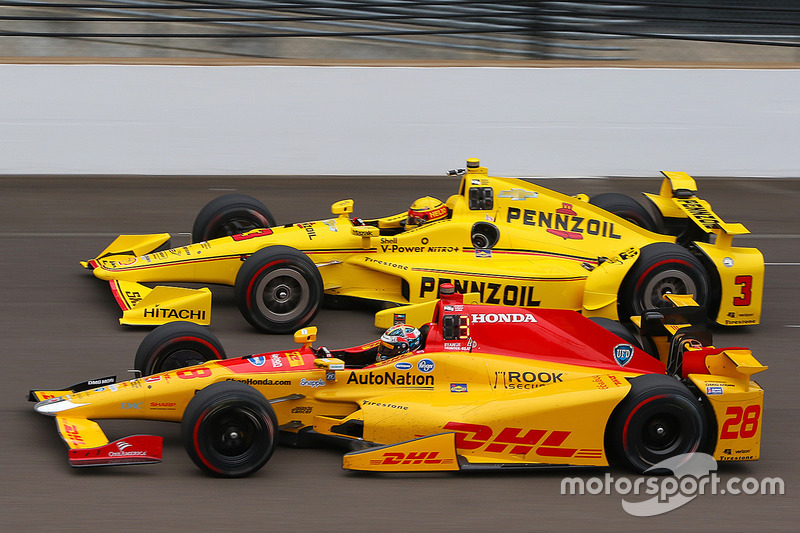 Ryan Hunter-Reay, Andretti Autosport Honda, Helio Castroneves, Team Penske Chevrolet