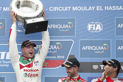 Подіум: переможець Роб Хафф, Honda Racing Team JAS, Honda Civic WTCC,