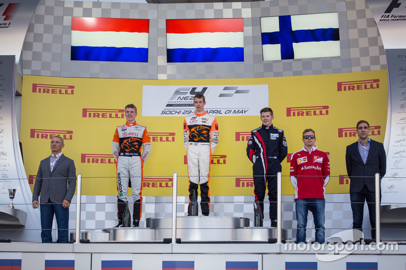 Podium race 1: Racewinnaar Richard Verschoor, MP Motorsport, tweede plaats Jarno Opmeer, MP Motorspo