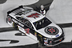 Race winner Kevin Harvick, Stewart-Haas Racing, Ford