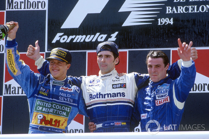 Podio: il vincitore della gara Damon Hill, Williams, il secondo classificato Michael Schumacher, Benetton, il terzo classificato Mark Blundell, Tyrrell